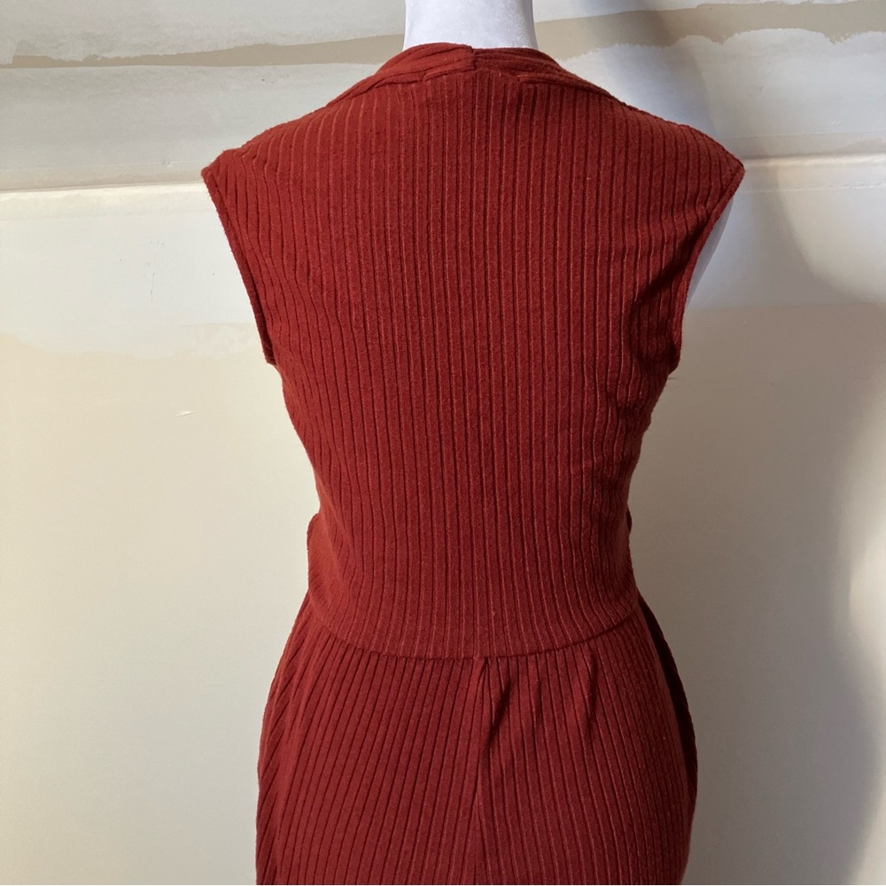 Gilli Burnt Rust Red Sleeveless Mid Length Faux Wrap Jumpsuit size Small - Picture 9 of 9